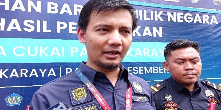 FOTO: RIZAL/MATAKALTENG - Plt. Kepala Kantor Bea Cukai Palangka Raya, Firman Yusuf.