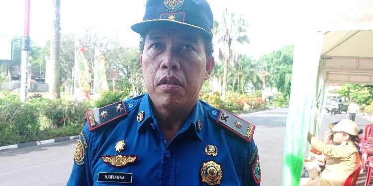 FOTO : Kepala Dinas Pemadam Kebakaran dan Penyelamatan Kotim Hawianan. 