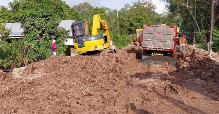 FOTO : MATAKALTENG - Jalan Buntok-Asam Rt.41 Rw.05 Kecamatan Dusun Selatan, Kabupaten Barito Selatan (Barsel)