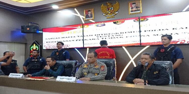 Kabid Humas Polda Kalteng, Kombes Pol K. Eko Saputro, pada saat menyampaikan press release.