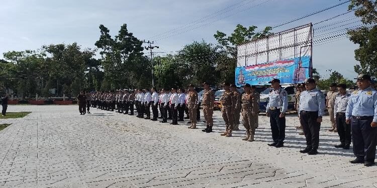 FOTO: AKH/MATAKALTENG - Apel gelar pasukan operasi keselamatan telabang 2023 di halaman Mapolres Sukamara.