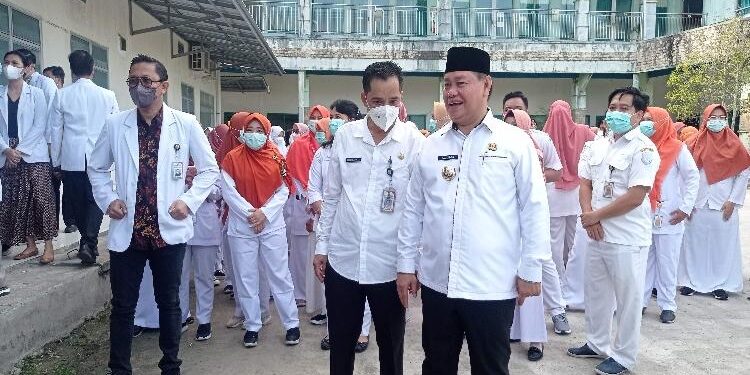 FOTO : DEVIANA/MATAKALTENG - Bupati Kotim Halikinnor saat kunjungan ke RSUD dr Murjani Sampit, Kamis 9 Februari. 