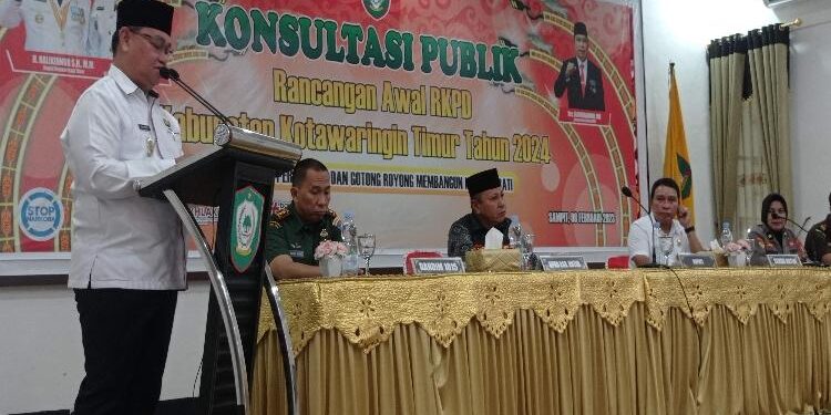FOTO : DEVIANA/MATAKALTENG - Bupati Kotim Halikinnor saat membuka forum RKPD tahun 2024, Rabu 8 Februari 2023.