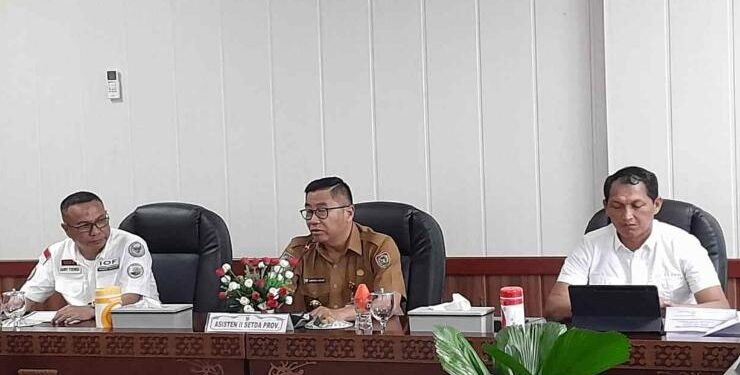 FOTO : IST ADPIM/MATAKALTENG - Asisten Ekobang Leonard S. Ampung memimpin Rapat Pembahasan Persiapan Kejurnas Off Road Gubernur Cup Tahun 2023 di Kalteng di Ruang Rapat Bajakah, Kompleks Kantor Gubernur.