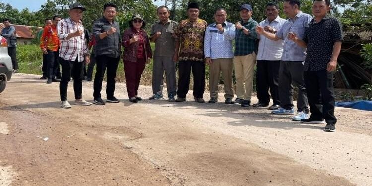 FOTO : DPRD/MATA KALTENG - Sejumlah Anggota DPRD Kotim Dapil II saat melaksanakan reses di Kelurahan Tanah Mas, Kecamatan Baamang, Kotim.
