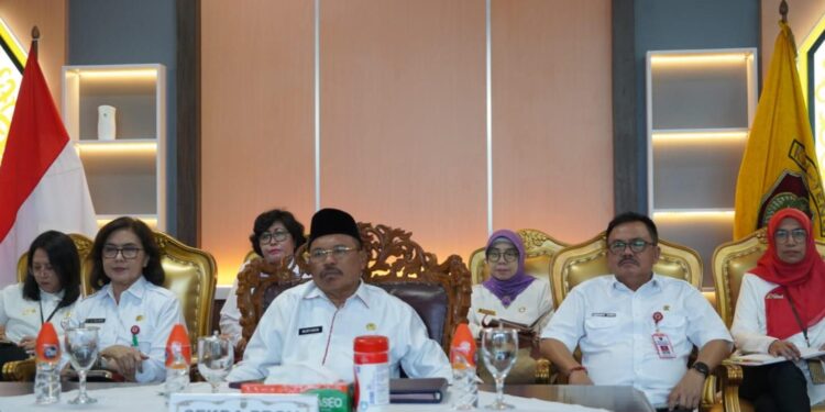 FOTO : IST MMC/MATAKALTENG - Rapat pelaksaan pemberian penghargaan OASE yang diikuti oleh Sekretaris Daerah Kalteng, Nuryakin secara virtual.