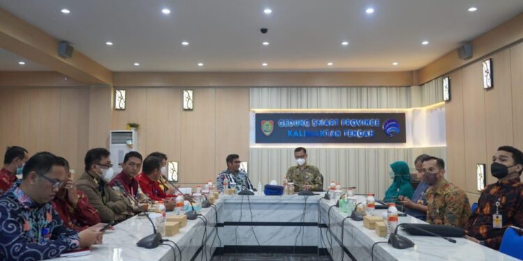 FOTO : IST MMC/MATAKALTENG - Kepala Diskominfosantik Kalteng Agus Siswadi saat menerima kunjungan kerja Kemenko Polhukam RI.