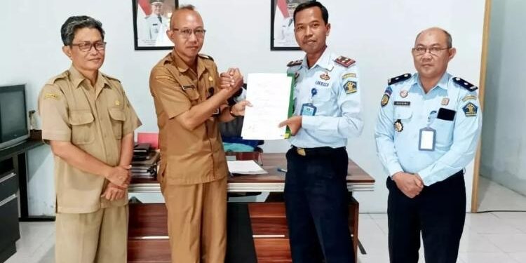 FOTO : IST/MATAKALTENG - Disdukcapil dan Lapas Kelas IIB Sampit melakukan PKS pemutakhiran data WBP, Rabu 22 Februari 2023.