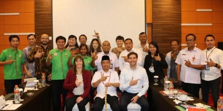 FOTO: PROKOM SERUYAN/MATA KALTENG - Bupati Seruyan, Yulhaidir (tengah depan) saat menghadiri agenda diskusi tentang dukungan dan peran Pemkab Seruyan dalam pelaksanaan pendekatan yurisdiksi di Ballroom Aquarius Boutique Hotel Sampit.
