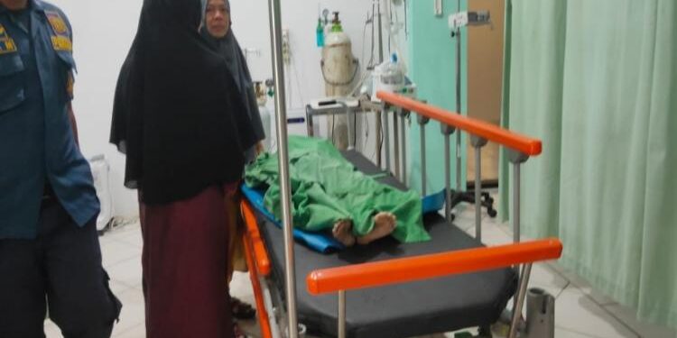 FOTO: IST/MATA KALTENG - Situasi saat korban tenggelam dibawa ke RSUD dr. Solihin setelah berhasil ditemukan, Kamis 9 Februari 2023.
