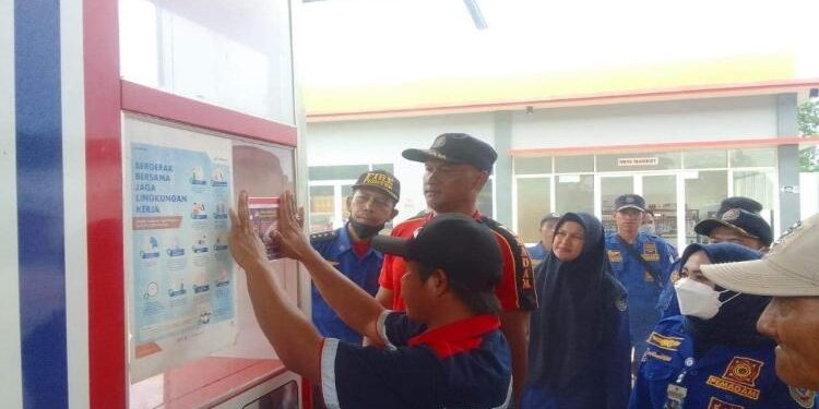 FOTO: IST/MATA KALTENG - Pihak DPKP Seruyan saat melakukan sosialisasi pencegahan kebakaran di wilayah setempat baru-baru ini.