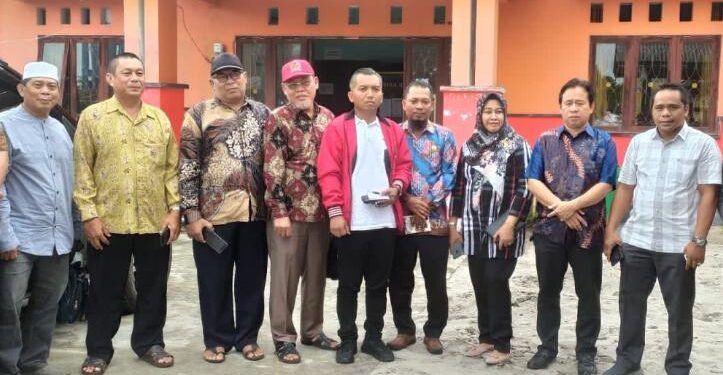 FOTO: IST/MATA KALTENG - Ketua DPRD Seruyan, Zuli Eko Prasetyo (tengah) bersama jajaran DPRD Dapil I lainnya saat melaksanakan reses di Desa Sungai Bakau, Kecamatan Seruyan Hilir Timur beberapa waktu lalu.