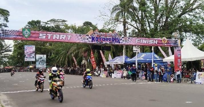 FOTO : DOK/MATA KALTENG - Pembalap dalam road race bupati cup.