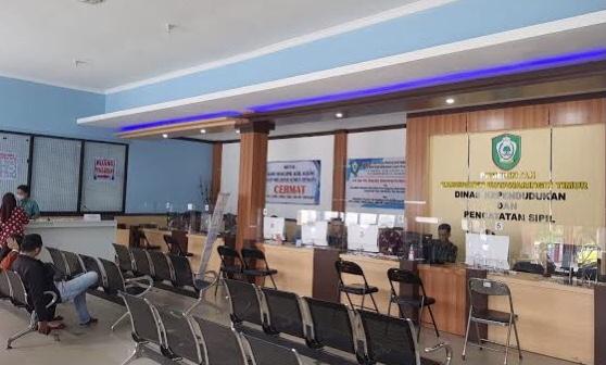 Foto:Warga/MATA KALTENG - Pelayanan di Disdukcapil Kotim.