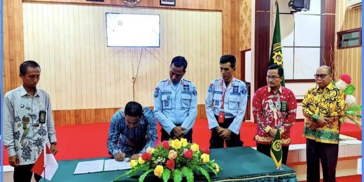 FOTO : Humas/MATA KALTENG - Penandatanganan kerjasama Lapas Kelas II B Sampit dengan Pengadilan Agama belum lama ini.