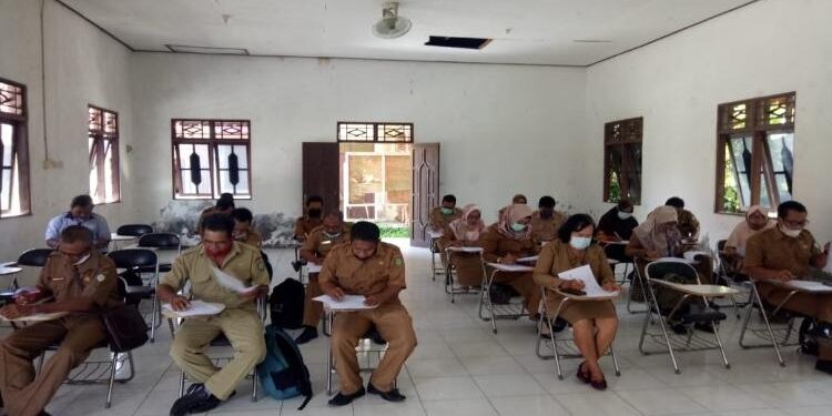 FOTO : DIAN TARESA/MATA KALTENG - Sejumlah guru di Kotim saat mengikuti pelatihan.