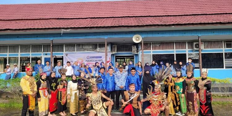 FOTO :DIAN TARESA/MATA KALTENG - Sejumlah guru di Kota Sampit.