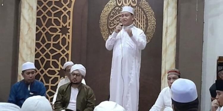 FOTO : HUMAS/MATA KALTENG - Bupati Kotim saat menghadiri peringatan Isra Mi'raj di salah satu masjid di Kotim belum lama ini.