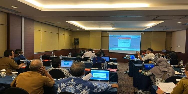 FOTO : MATAKALTENG - Bimbingan Teknis Aplikasi Perizinan OSS-SIMKADA Bagi Petugas Tahun 2023.