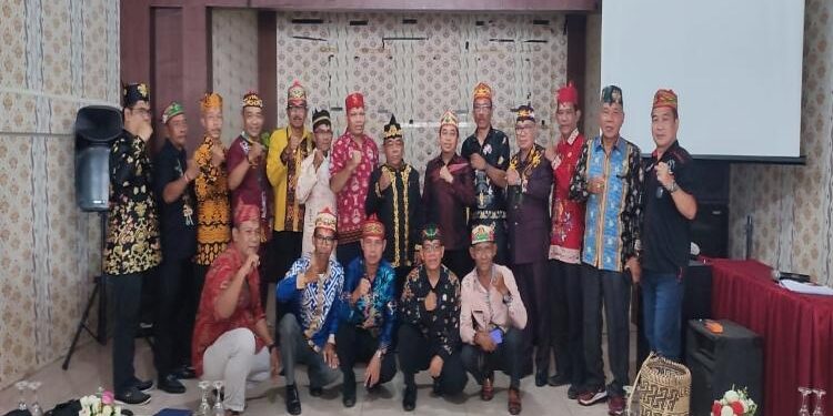 FOTO: ISTIMEWA/MATAKALTENG - Jajaran DAD Kotim pada saat foto bersama usai melaksanakan kegiatan Hasupa Hasundau.