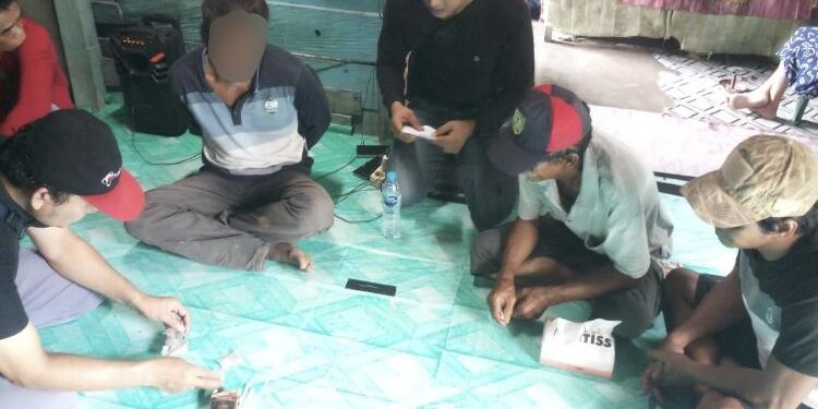 FOTO : POLISI/MATA KALTENG - Proses penangkapan pengedar sabu, Selasa, 31 Januari 2023.