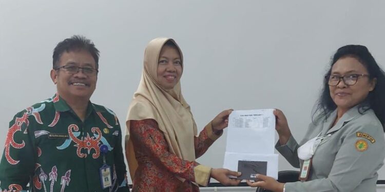 Pemberian bantuan bagi peternak terdampak PMK.