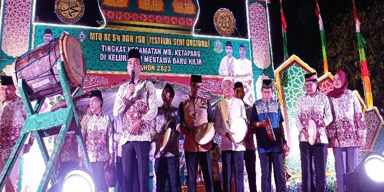 FOTO : DEVIANA/MATAKALTENG - Pembukaan MTQ dan FSQ Kecamatan MBK oleh Camat MBK Eddy Hidayat Setiadi dan didampingi tamu undangan, Jumat 24 Februari 2023.