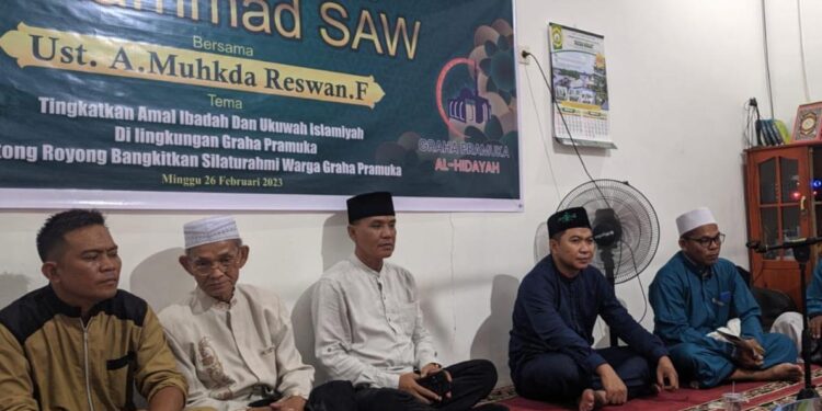 FOTO : IST/MATA KALTENG - Anggota DPRD Kotim Riskon Fabiansyah saat menghadiri peringatan Isra Miraj di Perumahan New Graha Pramuka.