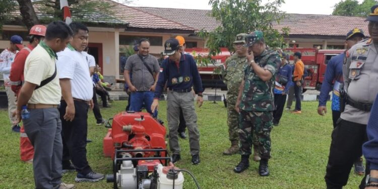 FOTO : DOK/MATA KALTENG - Pengecekkan alat dan sarpas pemadam kebakaran di Kecamatan Kota Besi, Kotim.