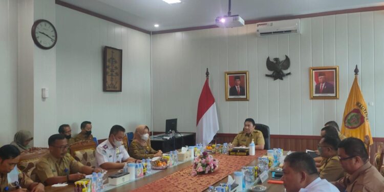 FOTO : OLIVIA/MATAKALTENG - Wagub Edy Pratowo memimpin rapat persiapan kunjungan kerja Presiden RI ke Kalteng dalam rangka Panen Nusantara.
