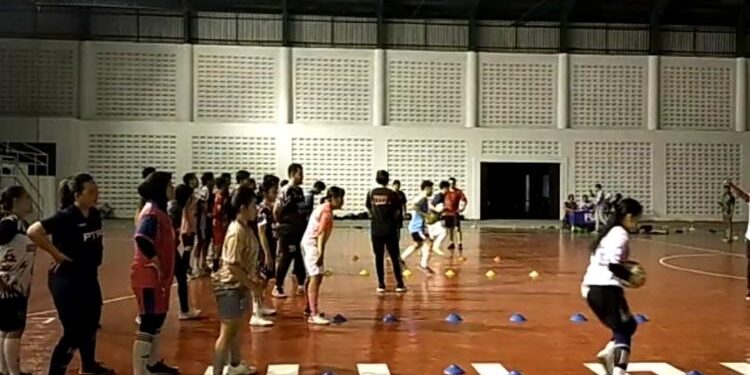 FOTO : IST/MATAKALTENG - Pelaksanaan TC futsal putra dan putri oleh AFK, Selasa 28 Februari 2023.