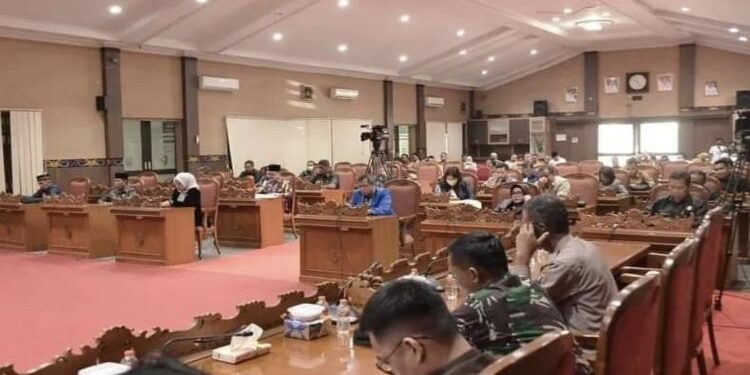 FOTO: DIAN TARESA/MATA KALTENG - Rapat Paripurna di DPRD Kotim.