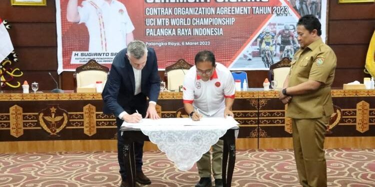 FOTO: MMC/MATAKALTENG - Penandatanganan Kerjasama MoU UCI Mountain Bike Tahun 2023.