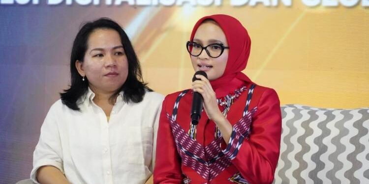 FOTO: OLIVIA/MATAKALTENG - Ketua Dekranasda Kalteng Ivo Sugianto Sabran saat menjadi narasumber Talk show yang mengusung Tema Muda Berkarya UMKM Bangkit Berjaya.