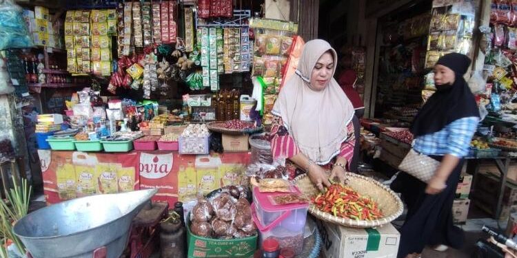 FOTO : DOK DEVIANA/MATAKALTENG - Aktivitas pedagang di Pasar PPM Sampit.