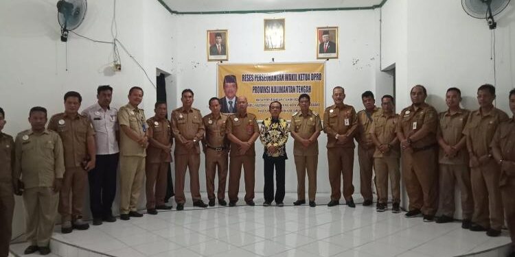 FOTO : AKH/MATAKALTENG - Abdul Razak saat melakukan reses ke Sukamara.