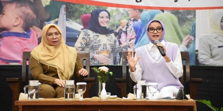 FOTO: OLIVIA/MATAKALTENG - Ketua TP-PKK Kalteng Ivo Sugianto Sabran saat menyampaikan arahannya pada Tim Pokjanal Posyandu Kalteng tahun 2023.