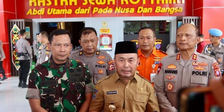 FOTO: RIZAL/MATAKALTENG - Gubernur Kalteng, H. Sugianto Sabran (tengah).