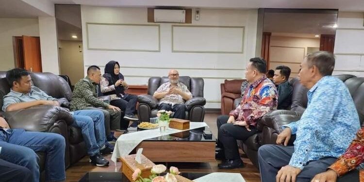 FOTO: ZON/MATAKALTENG - Ketua DPRD Mura Doni ketika memimpin kunjungan kerja ke DPRD Kota Bogor.