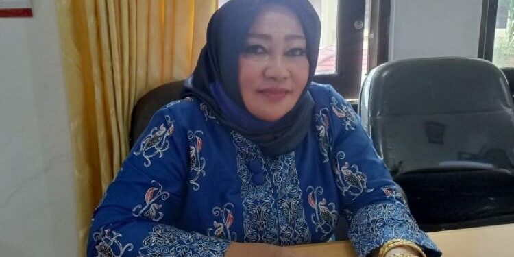 Anggota DPRD Barsel, Rusinah Andelen.
