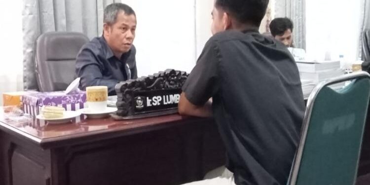 FOTO : IST/MATA KALTENG - Ketua Fraksi Demokrat, Lumban Gaol saat diruang Komisi III DPRD Kotim.