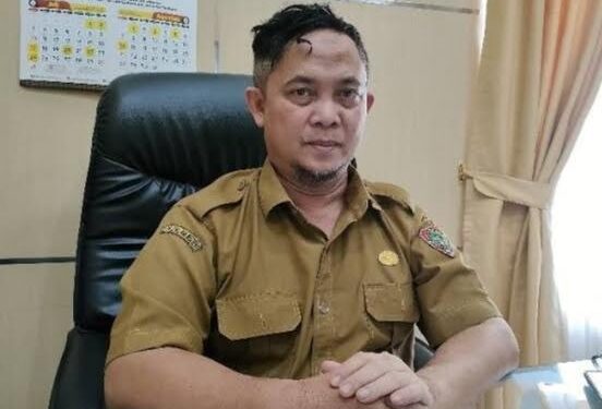FOTO : OLIVIA/MATAKALTENG - Kepala Dinas Kependudukan dan Pencatatan Sipil Provinsi Kalimantan Tengah, Saiful (baju PDH)
