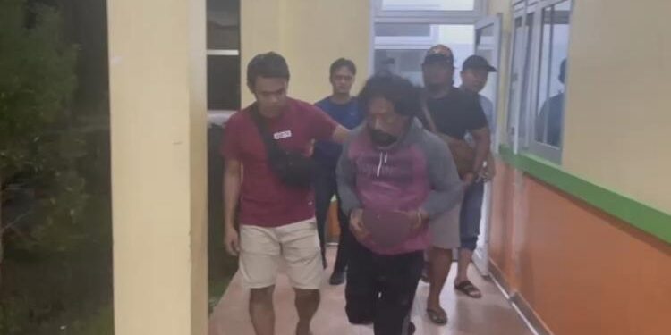 FOTO: IST/MATA KALTENG - Pelaku R alias Darto saat diringkus oleh tim gabungan Polres Kotim, beberapa waktu lalu.