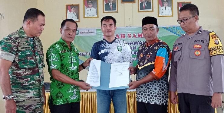 FOTO : DEVIANA/MATAKALTENG - Sertijab Lurah Sawahan, Kecamatan Mentawa Baru Ketapang, Jumat 10 Maret 2023.
