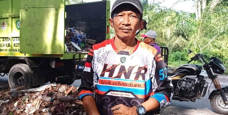 Lurah Pasir Putih, Kecamatan Mentawa Baru Ketapang, Zainal Arifin