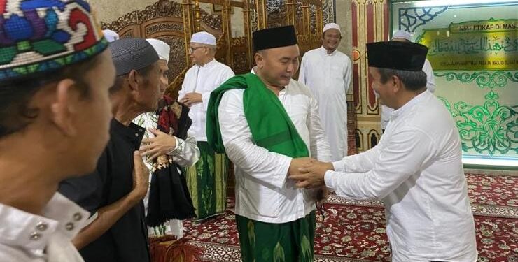 FOTO : IST MMC/MATAKALTENG - Gubernur Kalteng Sugianto Sabran saat menggelar safari Jumat di Masjid Nurul Islam Palangka Raya, Jumat 10 Maret 2023.