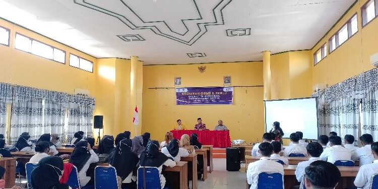 FOTO : AKH/MAKA - Bupati Sukamara Windu Subagio saat ikuti OSMB UT.