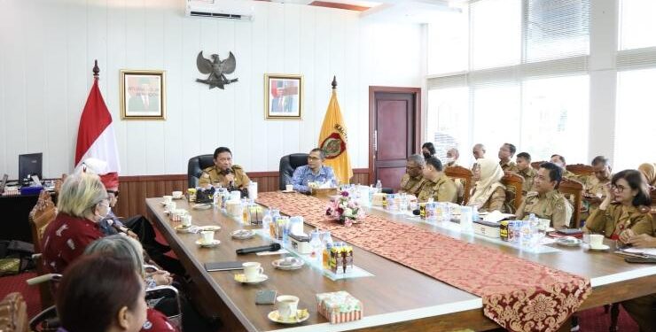 FOTO : OLIVIA/MATAKALTENG - Wagub Kalteng Edy Pratowo saat menerima audiensi dari Komisi Nasional Disabilitas (Komnas Disablitas).