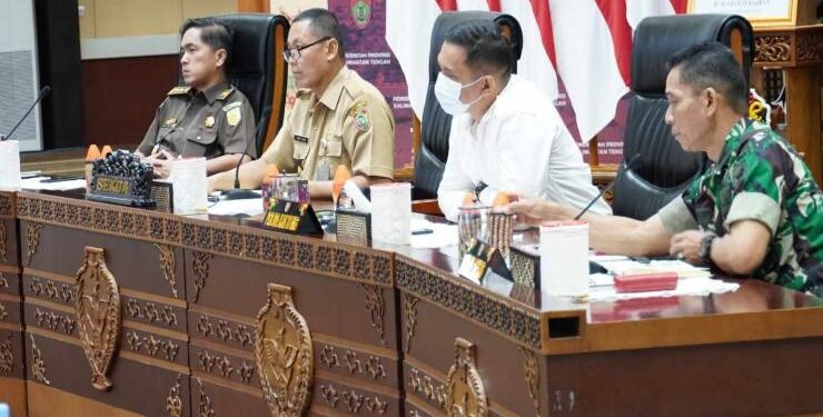 FOTO : OLIVIA/MATAKALTENG - Staf Ahli Bidang Ekonomi, Keuangan, dan Pembangunan Yuas Elko hadiri Rakor Pengendalian Inflasi Tahun 2023 secara virtual.