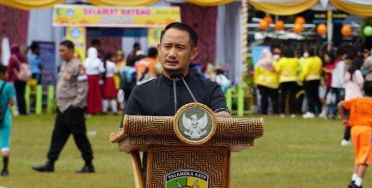 Wali Kota Palangka Raya Fairid Naparin